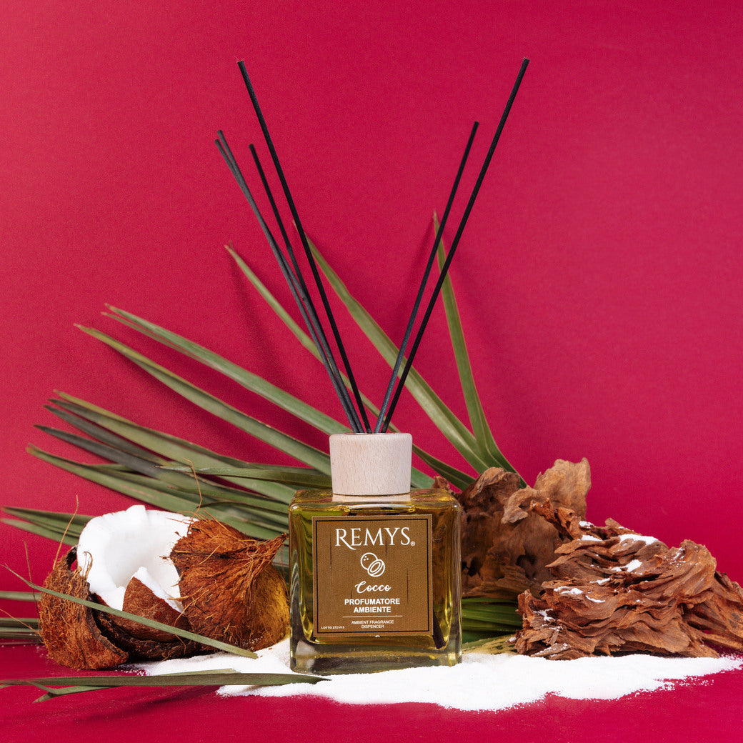 Profumatore per ambienti midollini fragranza Cocco con noce di Cocco su sfondo rosa